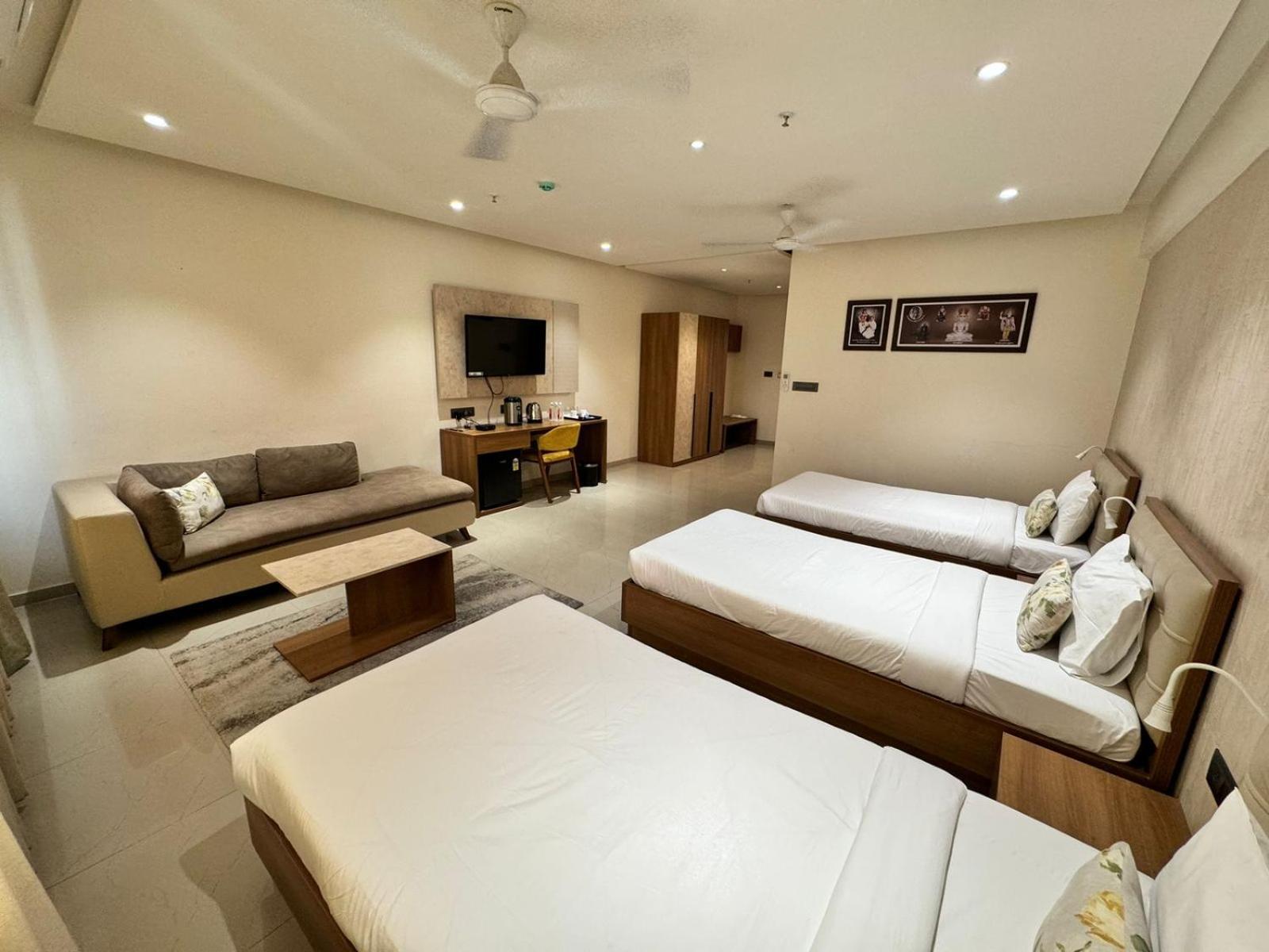 Siara Styles Amba Suites, Gandhinagar Exterior photo