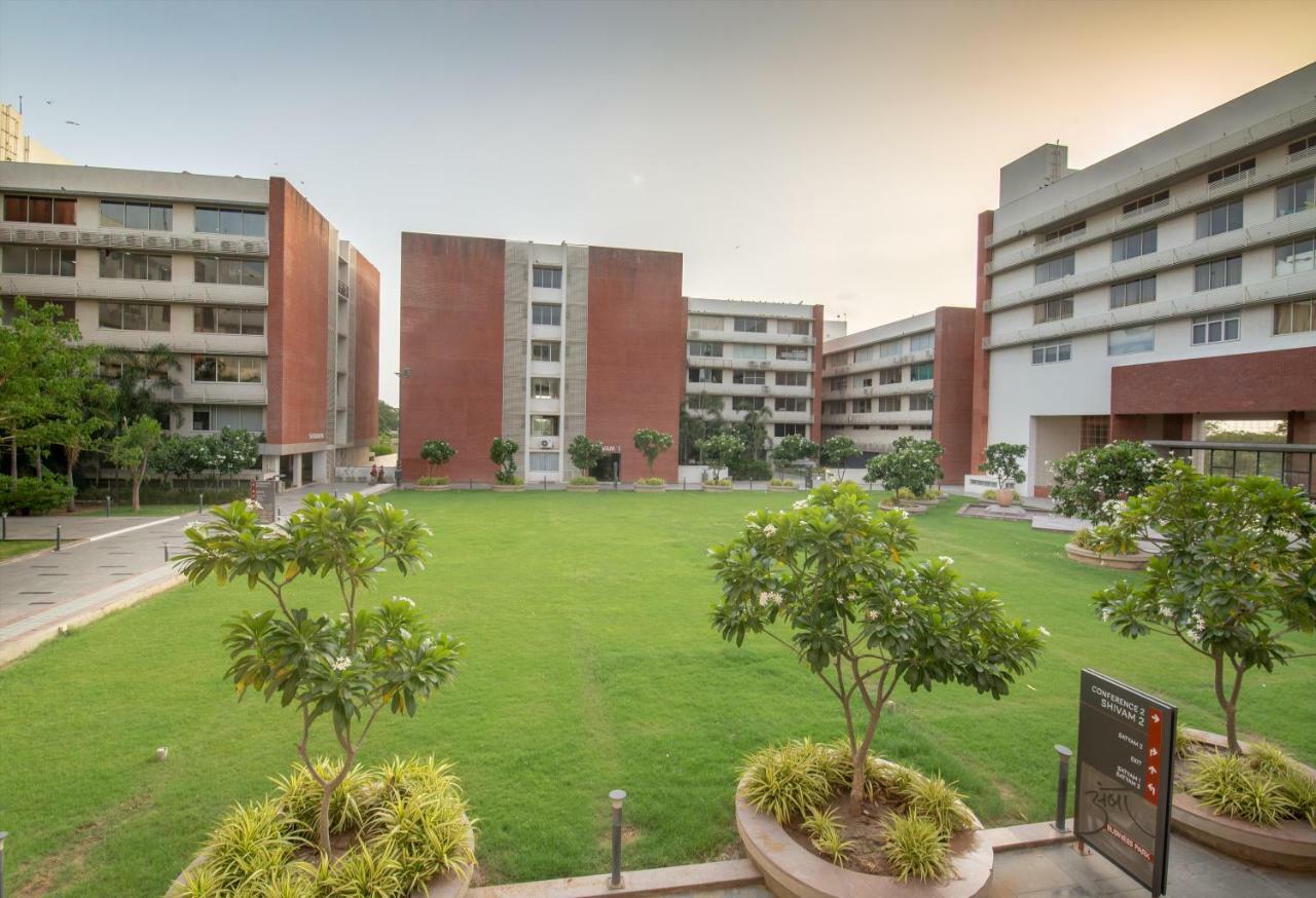 Siara Styles Amba Suites, Gandhinagar Exterior photo